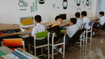 Vales Escolares de Texas Abruman el Sistema con Récord de Solicitudes